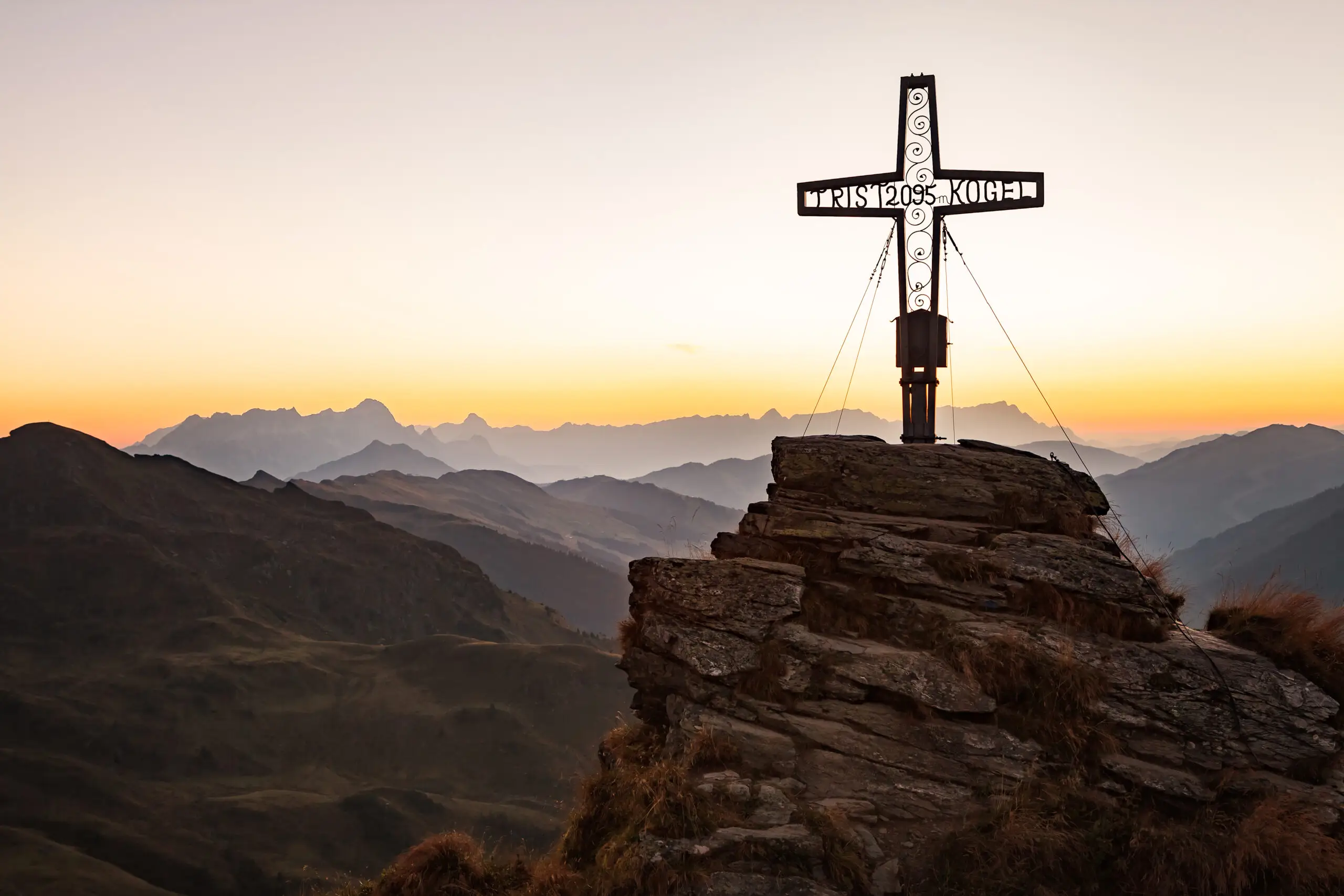 Wir sind mitten in der alpinen Bergwelt & Natur (3/4)